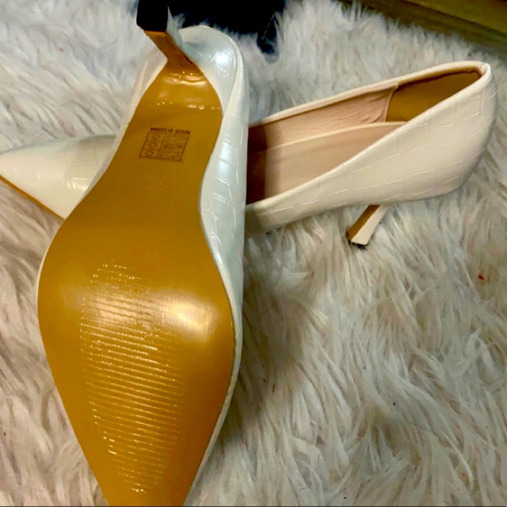Zhein . Color white